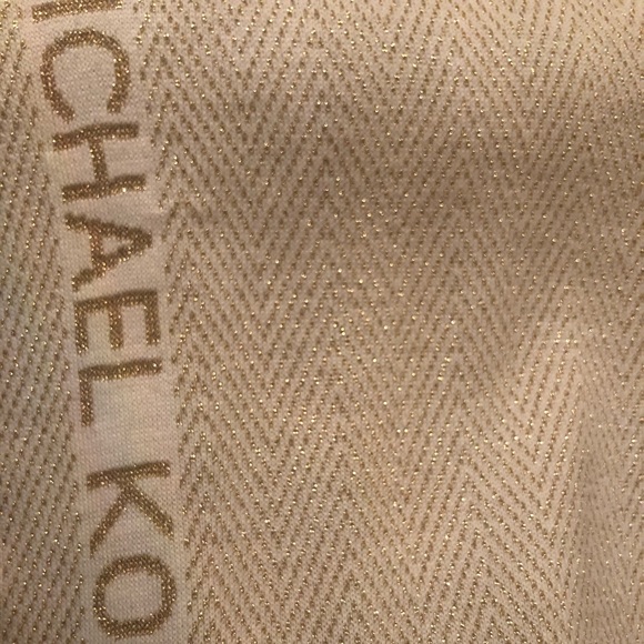 Micheal Kors Gold and off white scarf - Picture 3 of 3